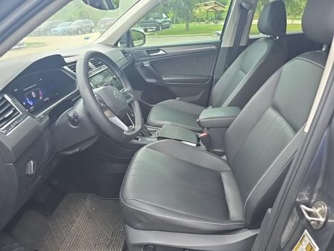 Used 2023 Volkswagen Tiguan SE FWD image 4