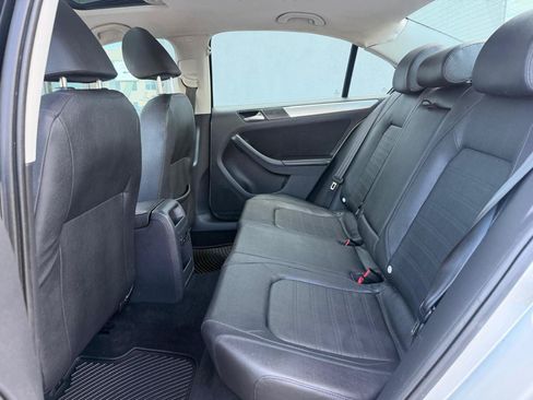 Used 2011 Volkswagen Jetta SEL FWD image 18