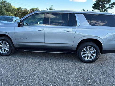 New 2026 Chevrolet Suburban Premier w/ Sun And Tow Package AWD/4WD image 11