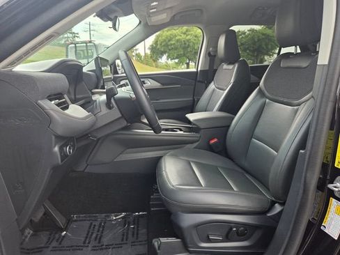 Used 2025 Ford Explorer Active w/ Active Comfort Package AWD/4WD image 9