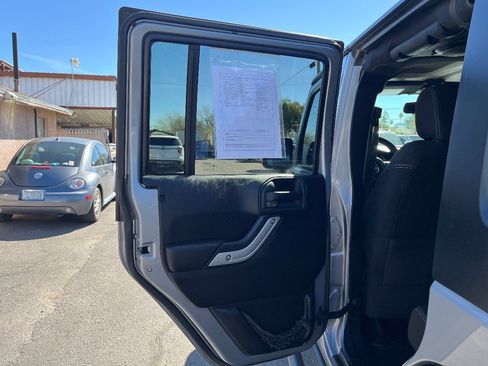 Used 2014 Jeep Wrangler Unlimited Rubicon w/ Connectivity Group image 28