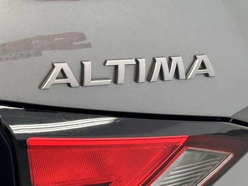Used 2025 Nissan Altima 2.5 SV FWD image 10