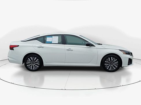 Used 2025 Nissan Altima 2.5 SV FWD image 5