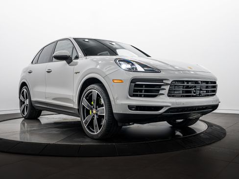 Certified 2023 Porsche Cayenne Platinum Edition AWD/4WD image 9