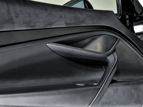 Used 2018 McLaren 720S image 22