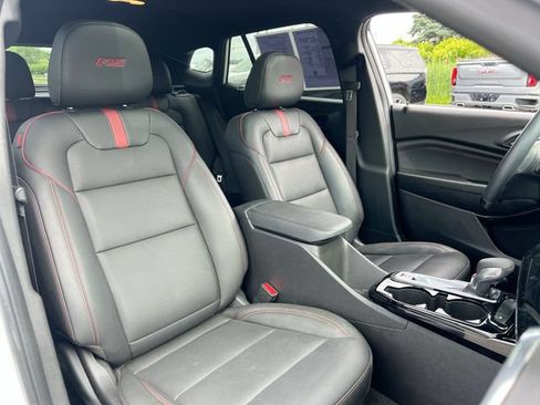 Used 2025 Chevrolet Trax RS w/ Sunroof Package FWD image 27