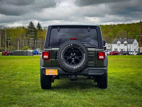Certified 2022 Jeep Wrangler Sport AWD/4WD image 4