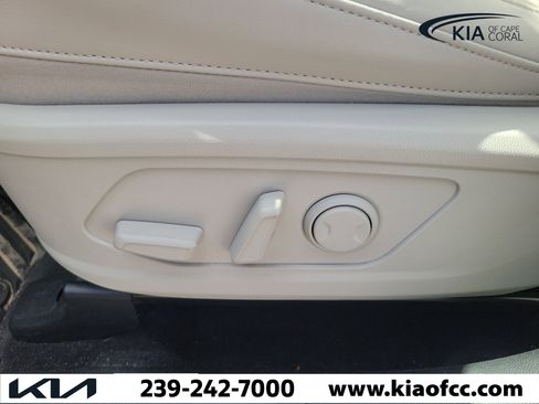Certified 2025 Kia Sorento S FWD image 22