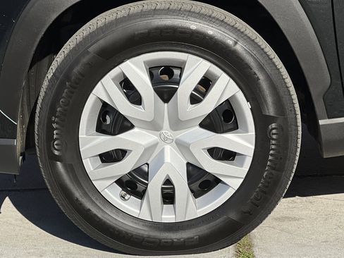 Used 2024 Toyota Corolla Cross L image 25