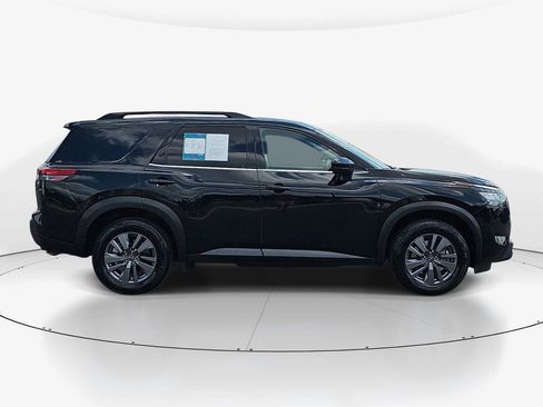 Used 2024 Nissan Pathfinder SV FWD image 5