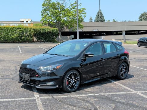 Used 2016 Ford Focus ST w/ Equipment Group 402A FWD image 2
