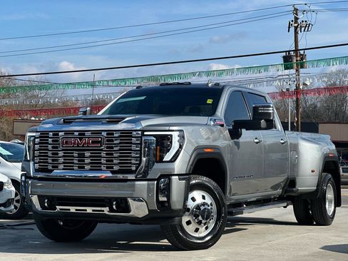 Used 2025 GMC Sierra 3500 Denali AWD/4WD image 3