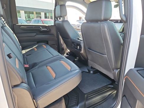 Used 2025 GMC Sierra 2500 AT4 image 27