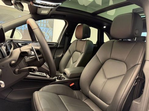 Used 2026 Porsche Macan AWD/4WD image 5