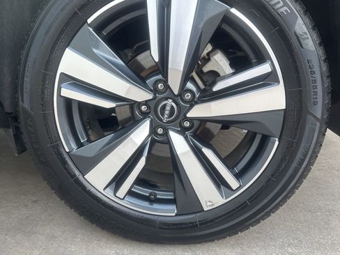 Used 2023 Nissan Rogue SL w/ SL Premium Package image 26