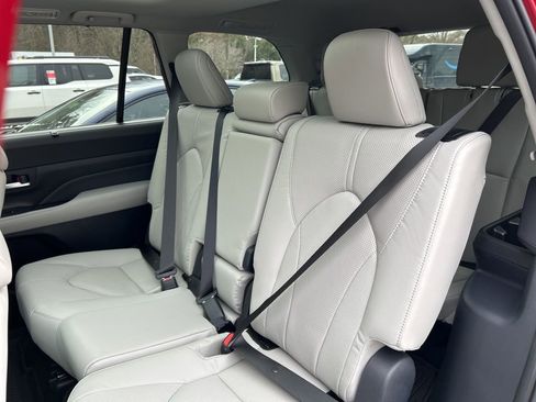 New 2026 Toyota Grand Highlander Limited image 9