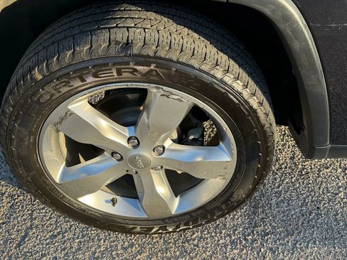 Used 2012 Jeep Grand Cherokee Overland w/ Trailer Tow Group IV image 22