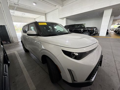 Used 2024 Kia Soul EX FWD image 3
