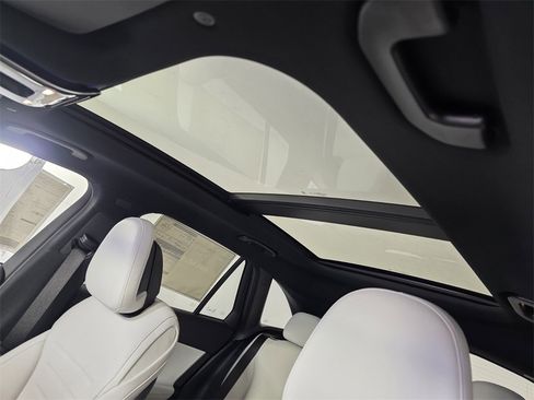 New 2026 Mercedes-Benz GLC 300 image 9