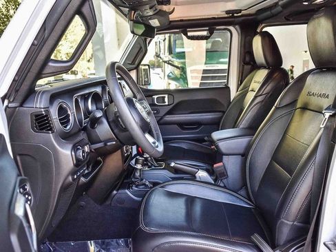 Used 2023 Jeep Wrangler Unlimited Sahara AWD/4WD image 15