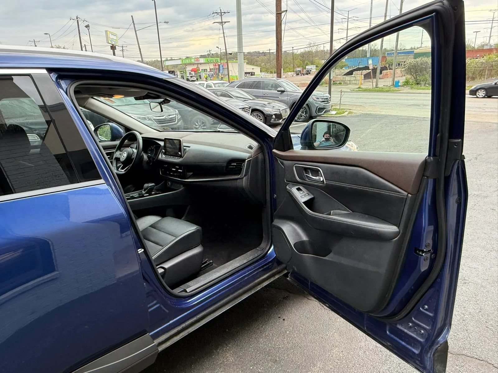 Used 2021 Nissan Rogue SV w/ Premium Package AWD/4WD image 19