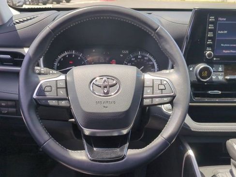Used 2021 Toyota Highlander XLE AWD/4WD image 16