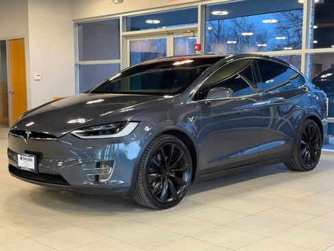 Used 2017 Tesla Model X 90D image 3