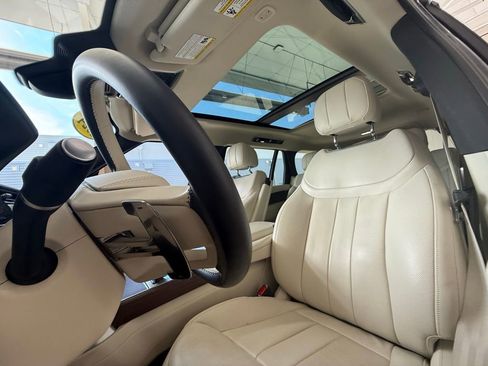 Used 2024 Land Rover Range Rover Long Wheelbase SE AWD/4WD image 4