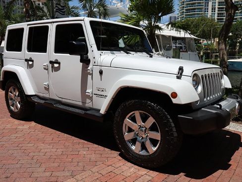 Used 2017 Jeep Wrangler Unlimited Sahara w/ Connectivity Group AWD/4WD image 1