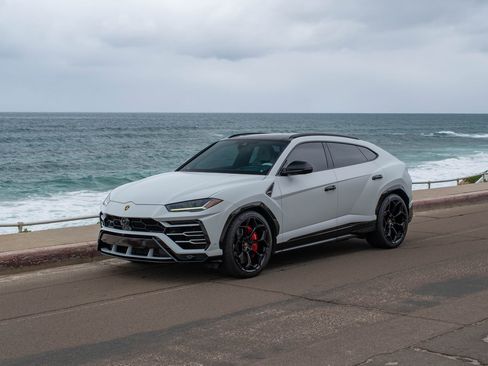 Used 2019 Lamborghini Urus image 1