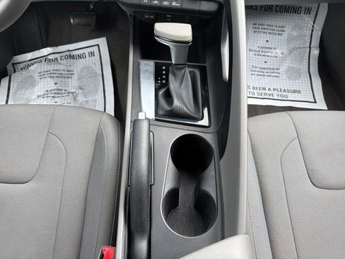 Used 2024 Hyundai Elantra SE FWD image 23
