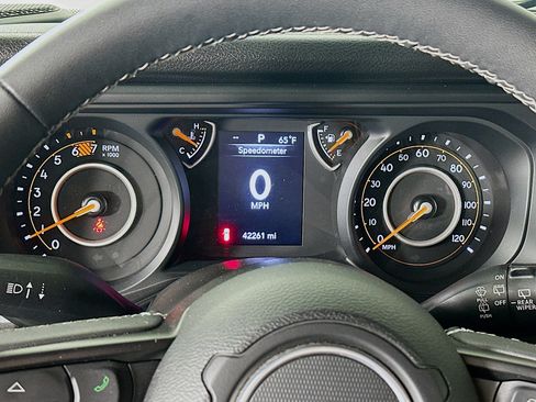 Used 2025 Jeep Wrangler Unlimited Sport AWD/4WD image 18