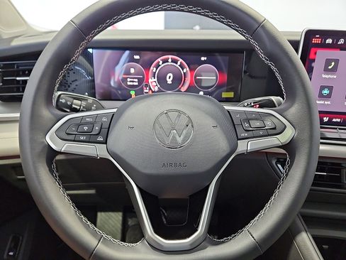 New 2026 Volkswagen Tiguan SE FWD image 22