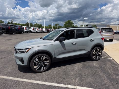 Used 2024 Volvo XC40 B5 Plus w/ Climate Package AWD/4WD image 6