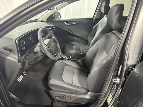 Certified 2025 Kia Niro EX Touring image 13