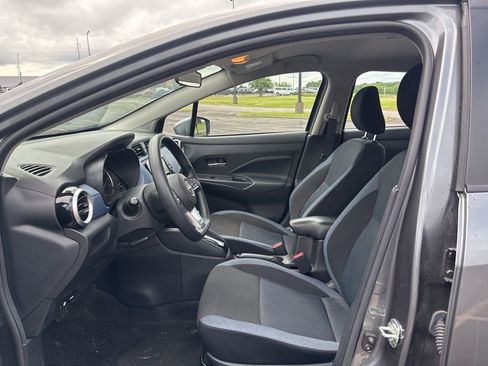 Used 2025 Nissan Versa SV FWD image 9