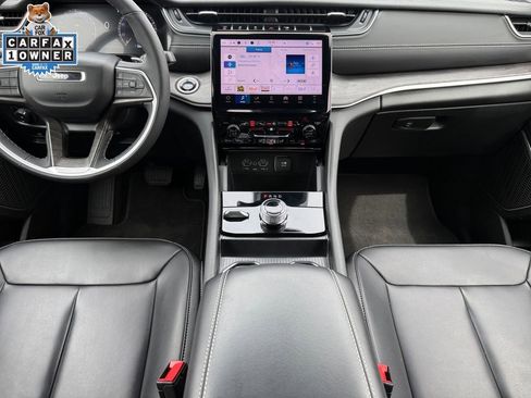 Certified 2025 Jeep Grand Cherokee Limited AWD/4WD image 10