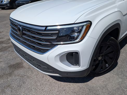 Used 2024 Volkswagen Atlas SE w/ Black Wheel Package image 13