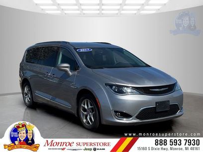 Used 2017 Chrysler Pacifica Touring-L Plus w/ Tire & Wheel Group