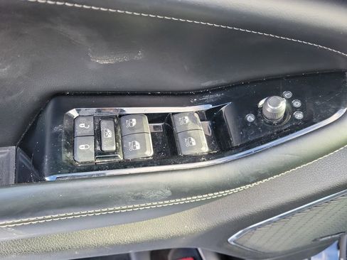 Used 2023 Jeep Grand Cherokee Overland image 11