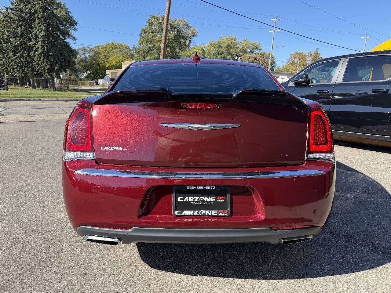 Used 2017 Chrysler 300 Limited RWD image 5