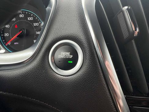 Used 2023 Chevrolet Traverse LT AWD/4WD image 19