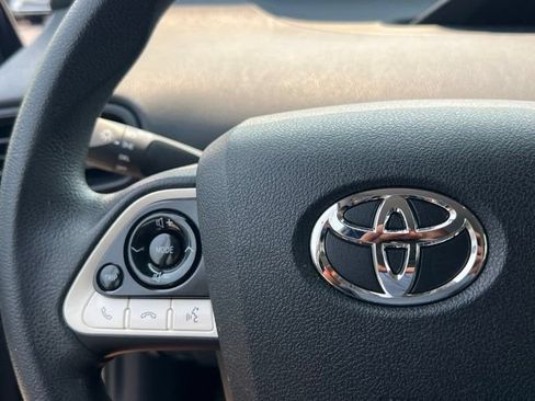 Used 2016 Toyota Prius Two FWD image 18
