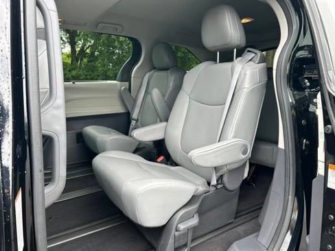 Used 2024 Toyota Sienna XLE w/ XLE Plus Package AWD/4WD image 36