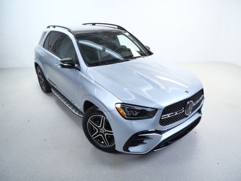 Certified 2025 Mercedes-Benz GLE 450e 4MATIC w/ AMG Line Exterior image 4
