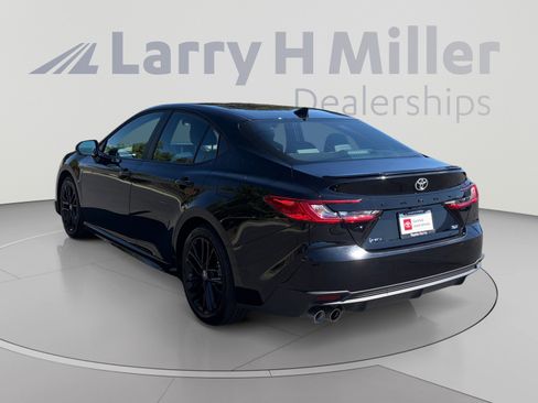 Used 2026 Toyota Camry SE FWD image 3