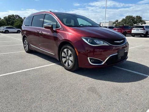 Used 2020 Chrysler Pacifica Limited w/ Advanced Safetytec Group FWD image 7