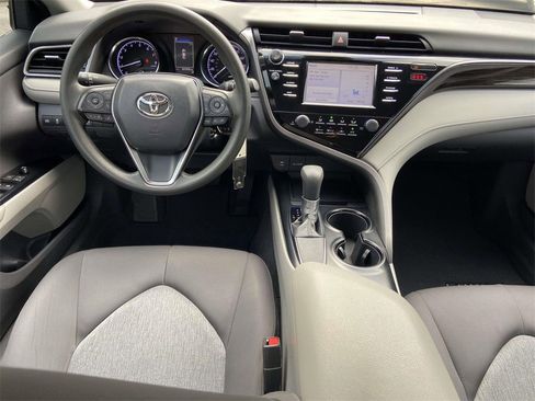 Used 2019 Toyota Camry LE image 10