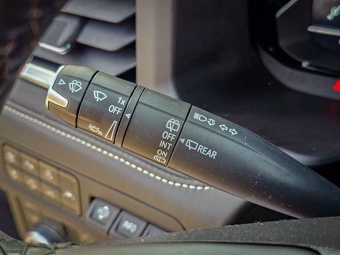 Certified 2023 GMC Yukon Denali Ultimate image 20