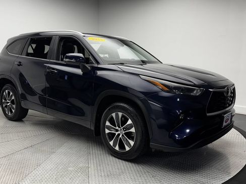 Used 2025 Toyota Highlander XLE AWD/4WD image 45
